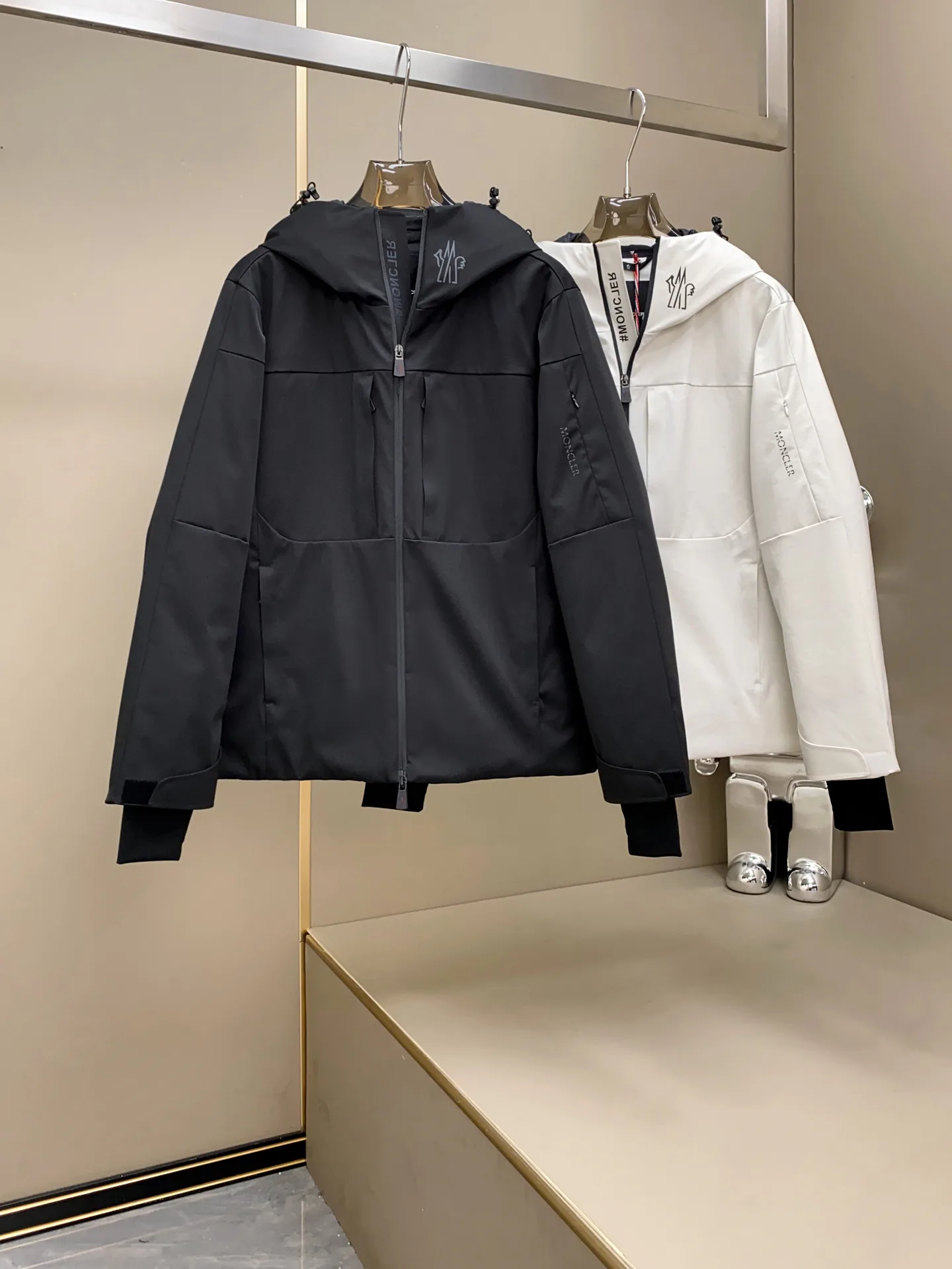 Men's Jackets And Down Jackets MONCLER 18029284