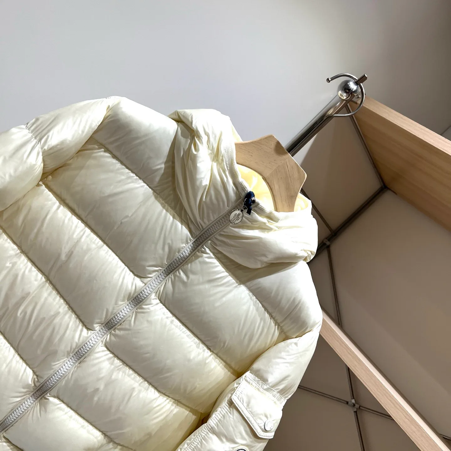Women's Jackets And Down Jackets MONCLER 18043628