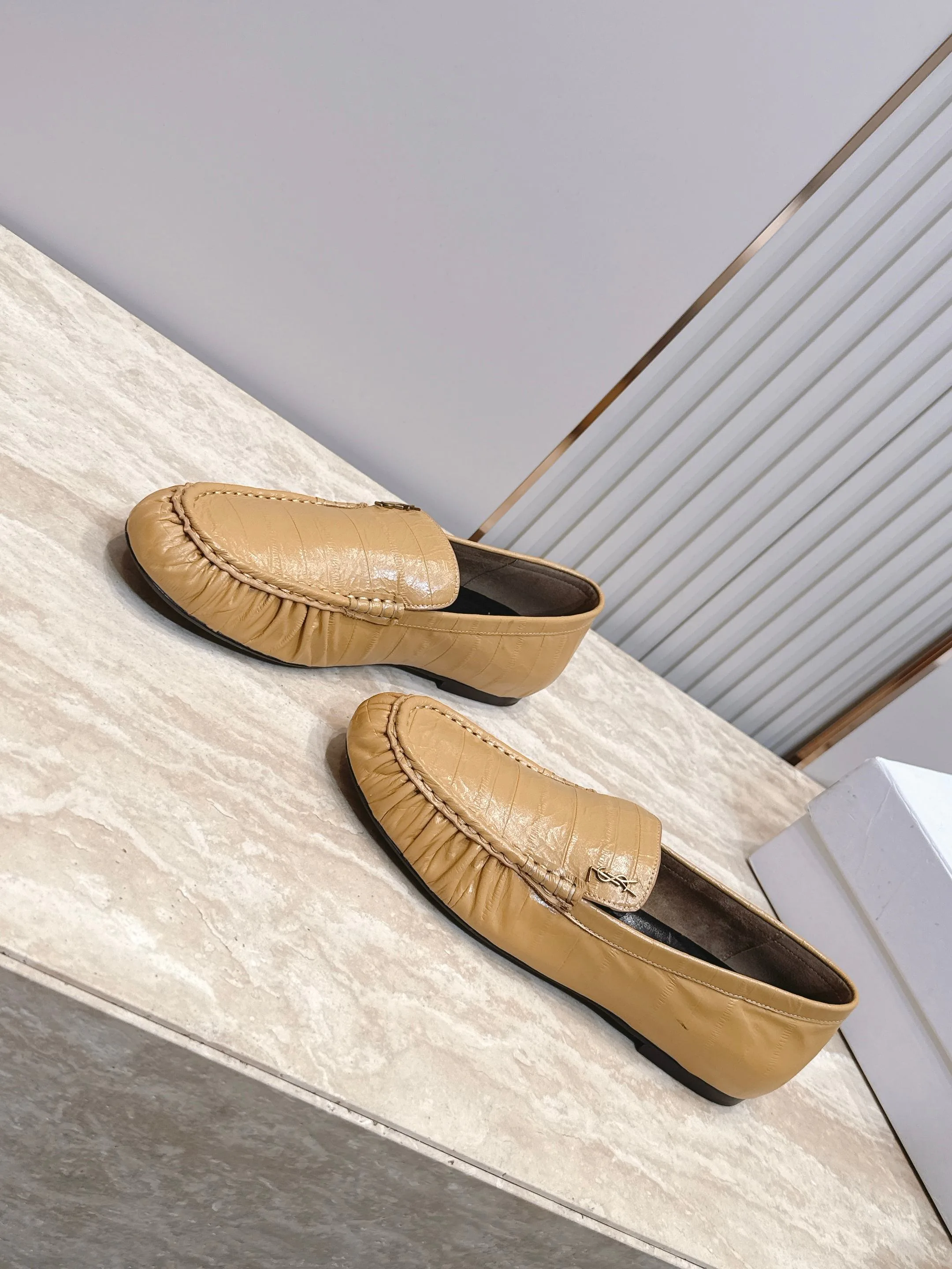 Women's Loafers And Moccasins SAINT LAURENT 17701326