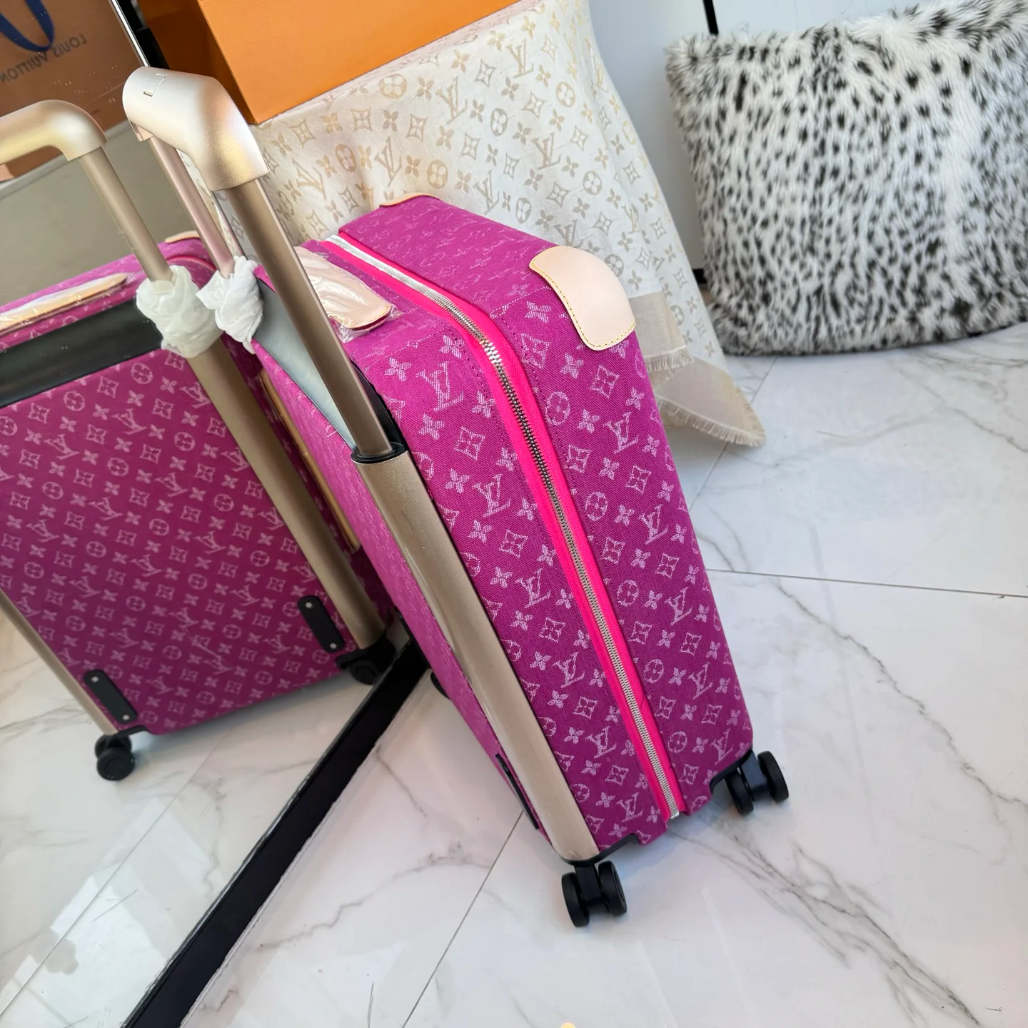 Suitcases LOUIS VUITTON 17675226