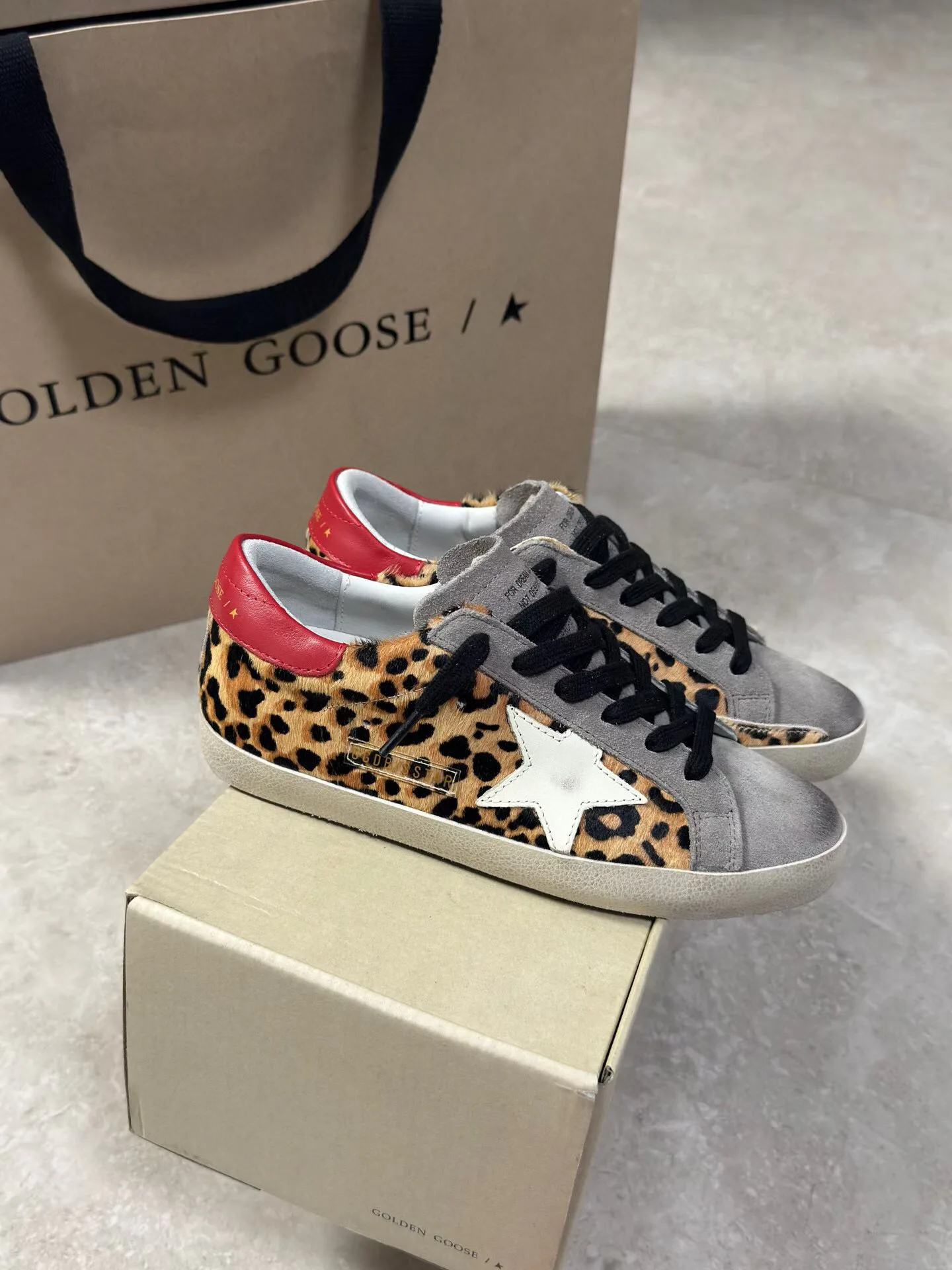 Women's Sneakers GOLDEN GOOSE 18265606