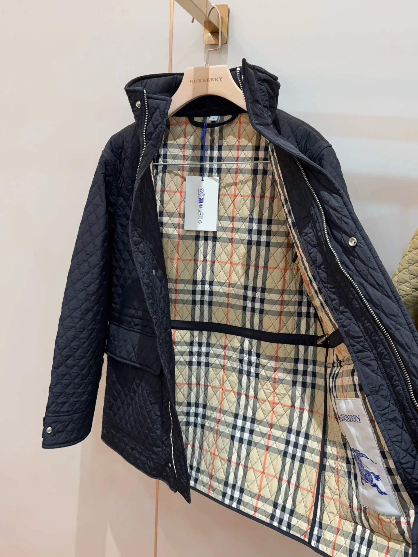 Women's Jackets And Down Jackets BURBERRY 18206344