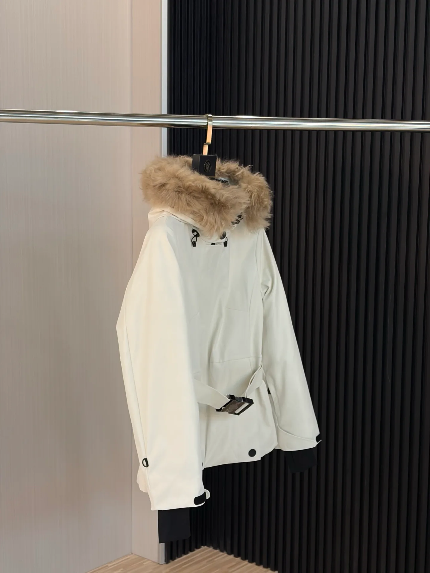Women's Jackets And Down Jackets MONCLER 18188680