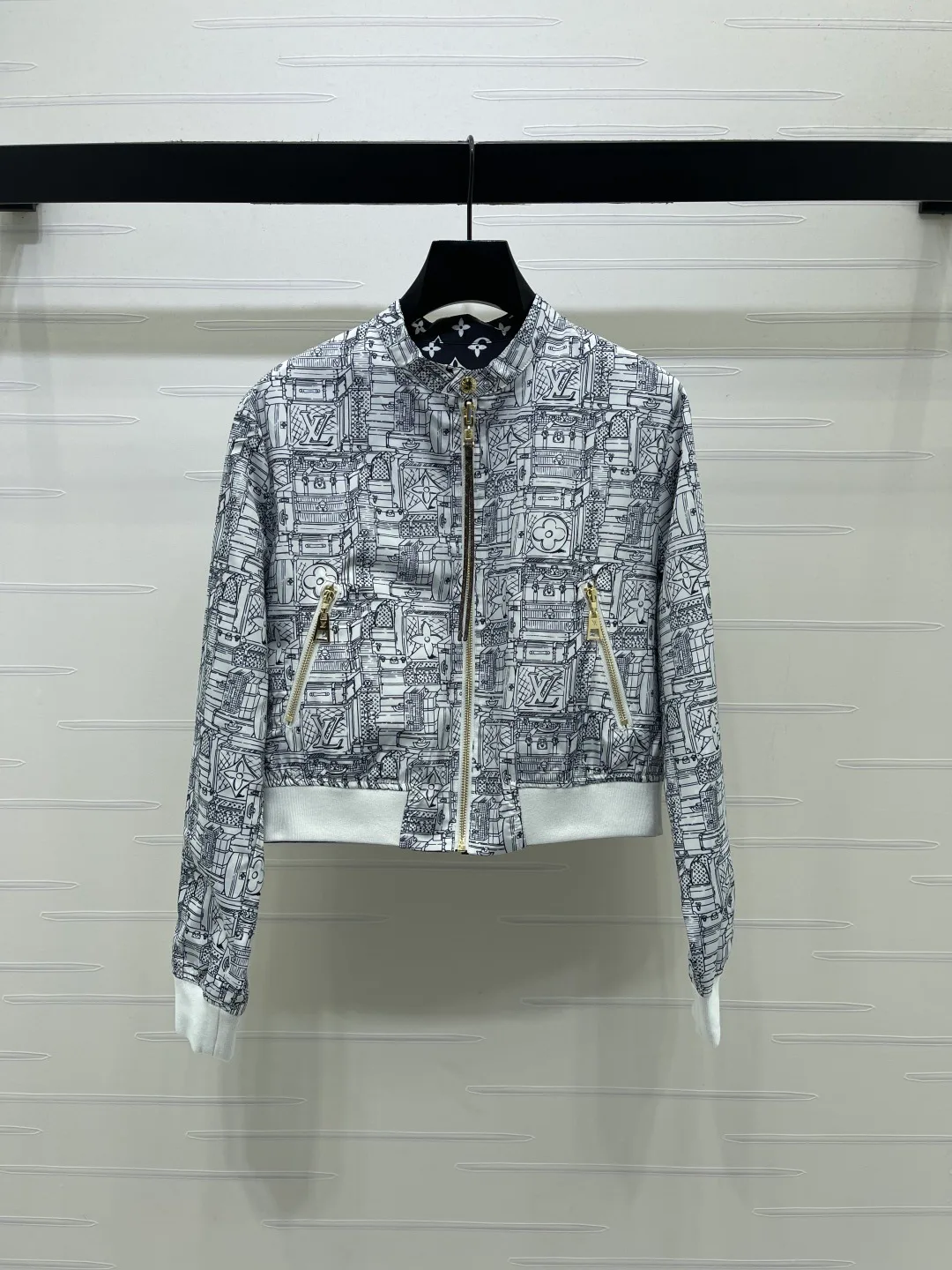 Women's Jackets And Down Jackets LOUIS VUITTON 18038535