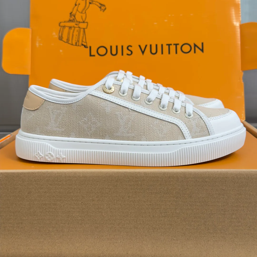 Women's Sneakers LOUIS VUITTON 17950711
