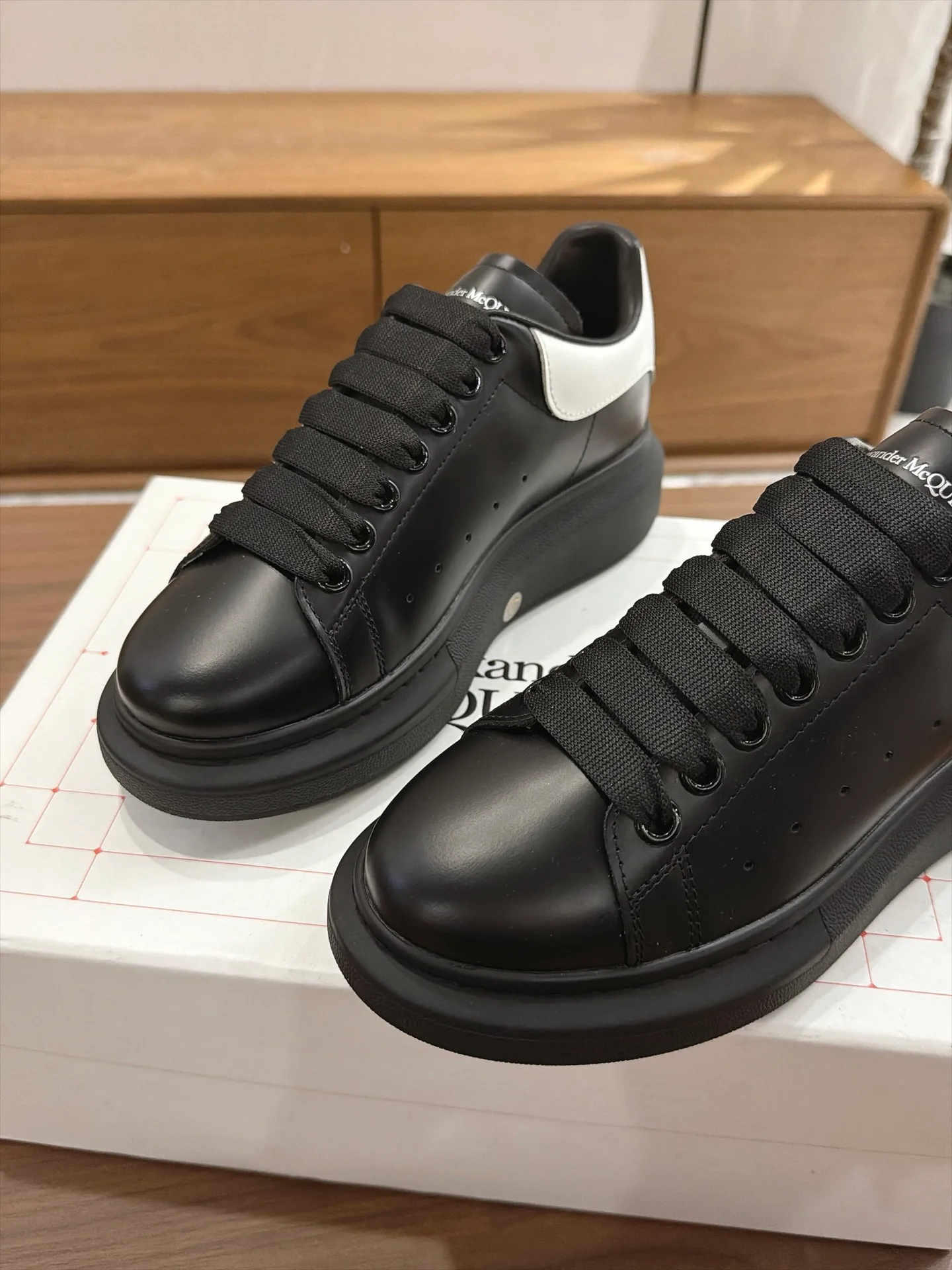 Women's Sneakers ALEXANDER MCQUEEN 18373663