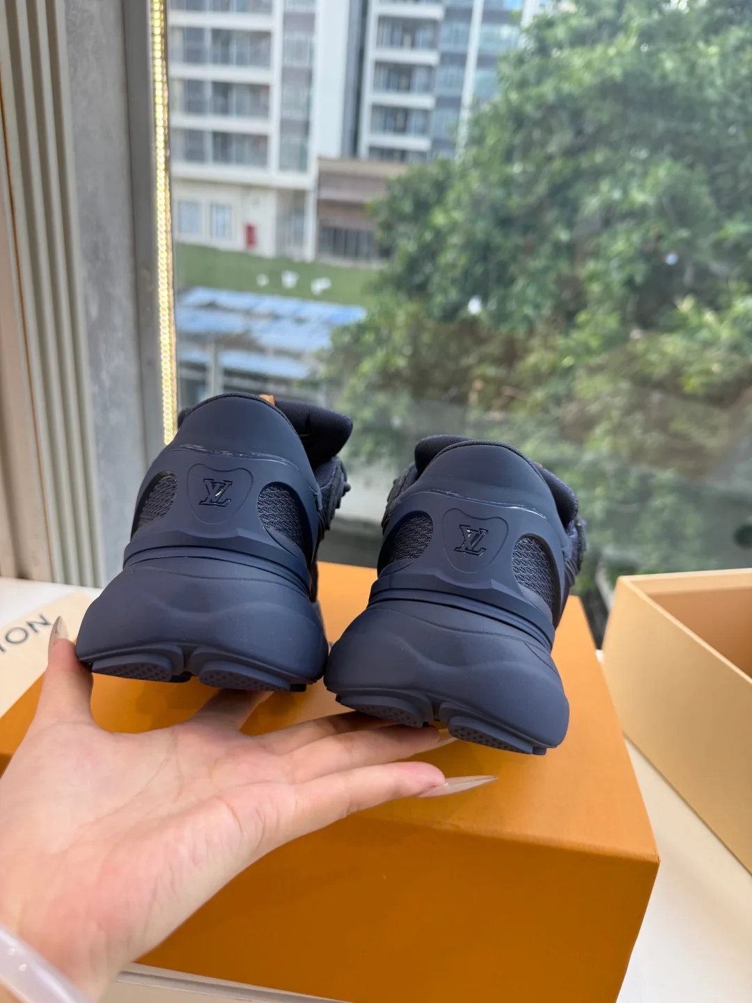Women's Sneakers LOUIS VUITTON 18053492