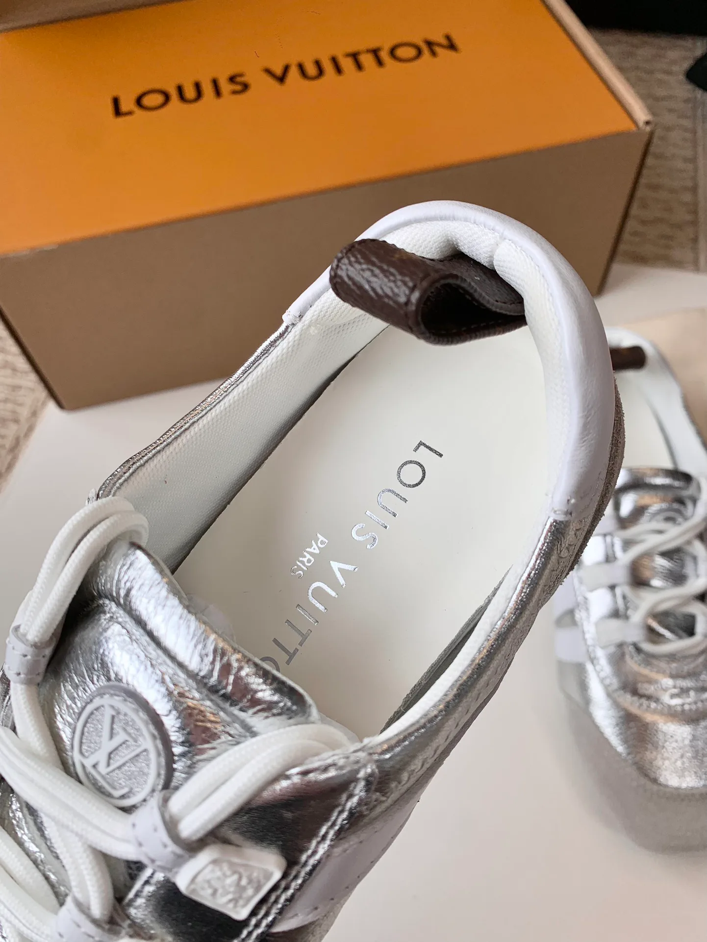 Women's Sneakers LOUIS VUITTON 17753811