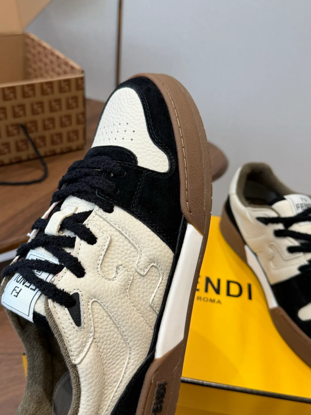 Women's Sneakers FENDI 17908426