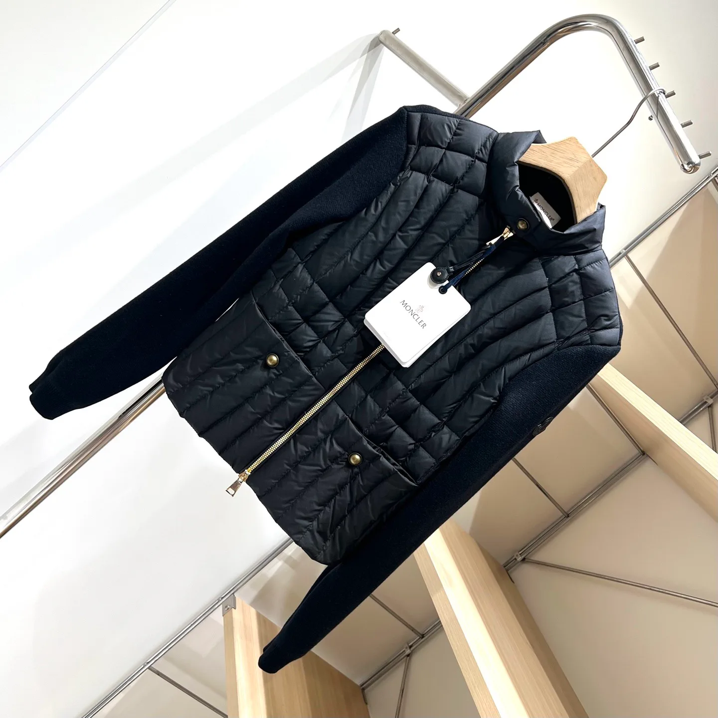 Women's Jackets And Down Jackets MONCLER 18174917