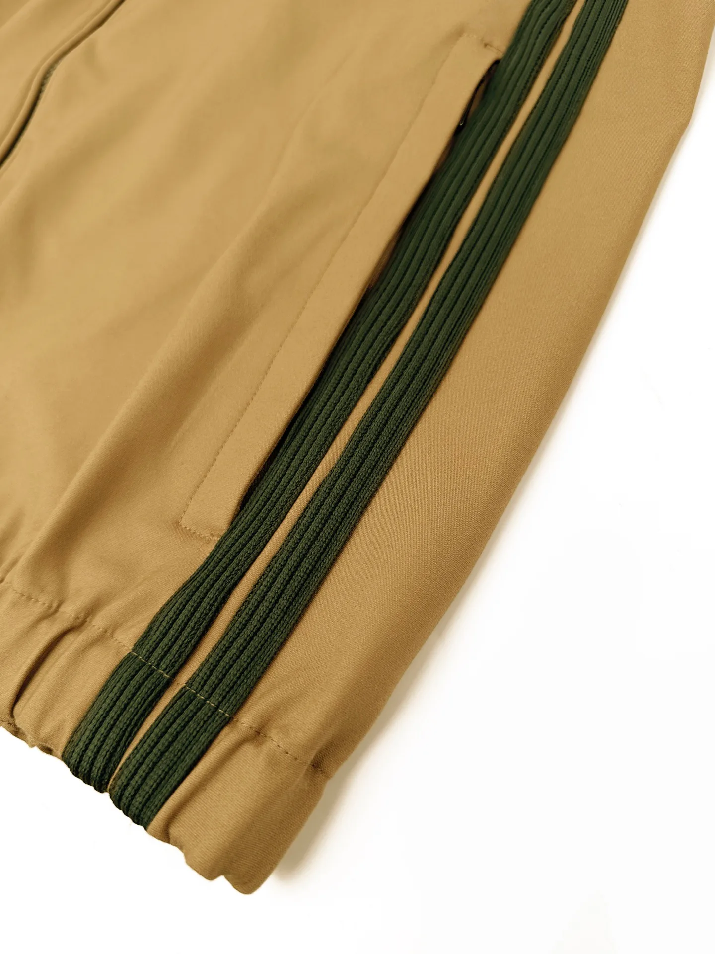 Women's Jackets And Down Jackets MONCLER 18487132