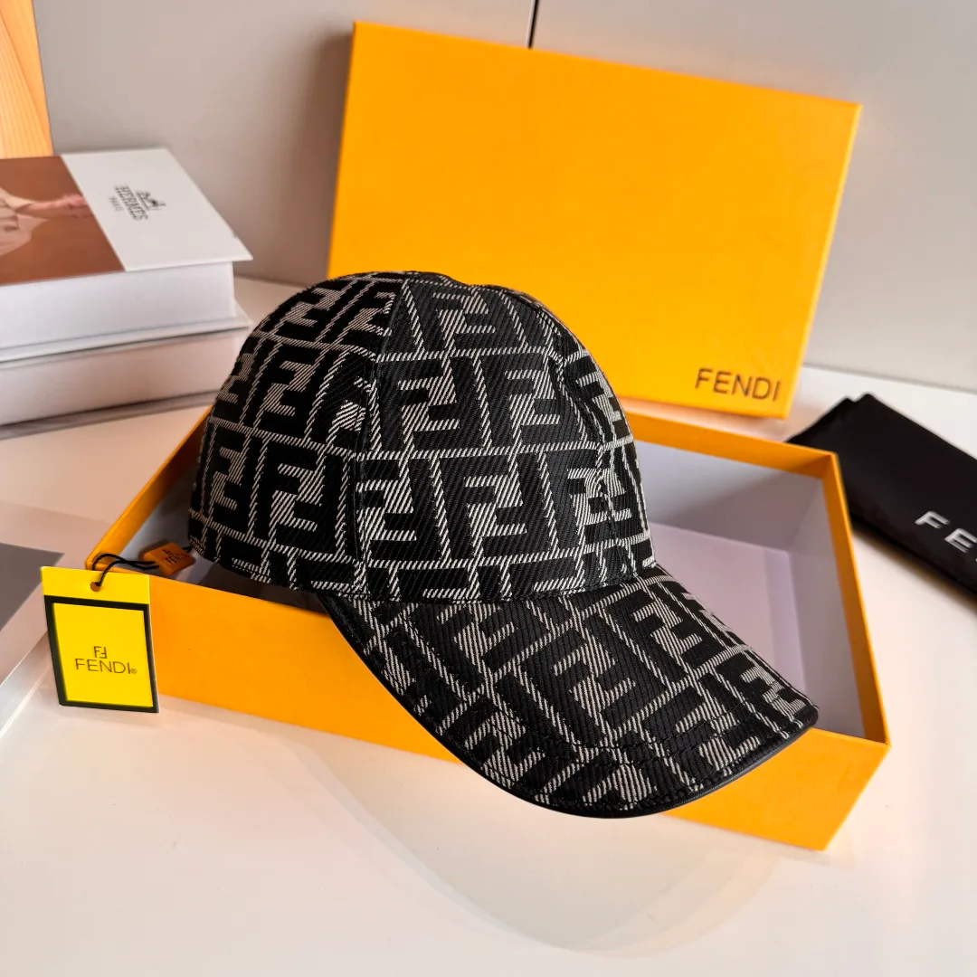 Hats FENDI 18347036