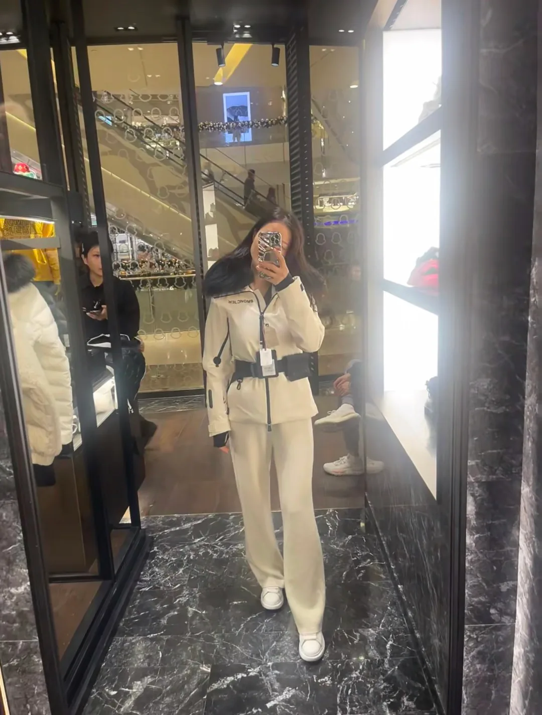Women's Jackets And Down Jackets MONCLER 18133609