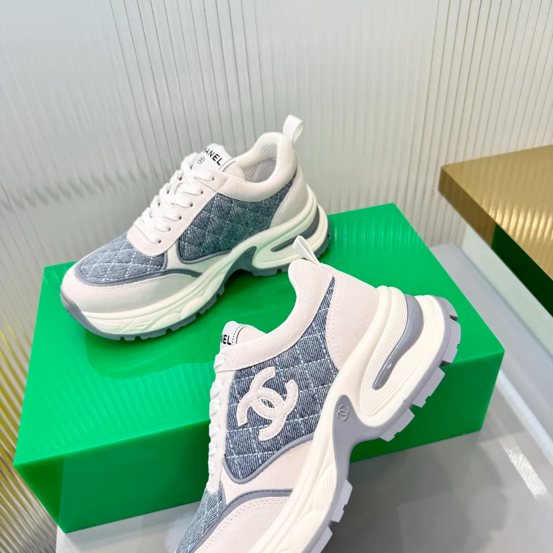 Women's Sneakers CHANEL 18366958