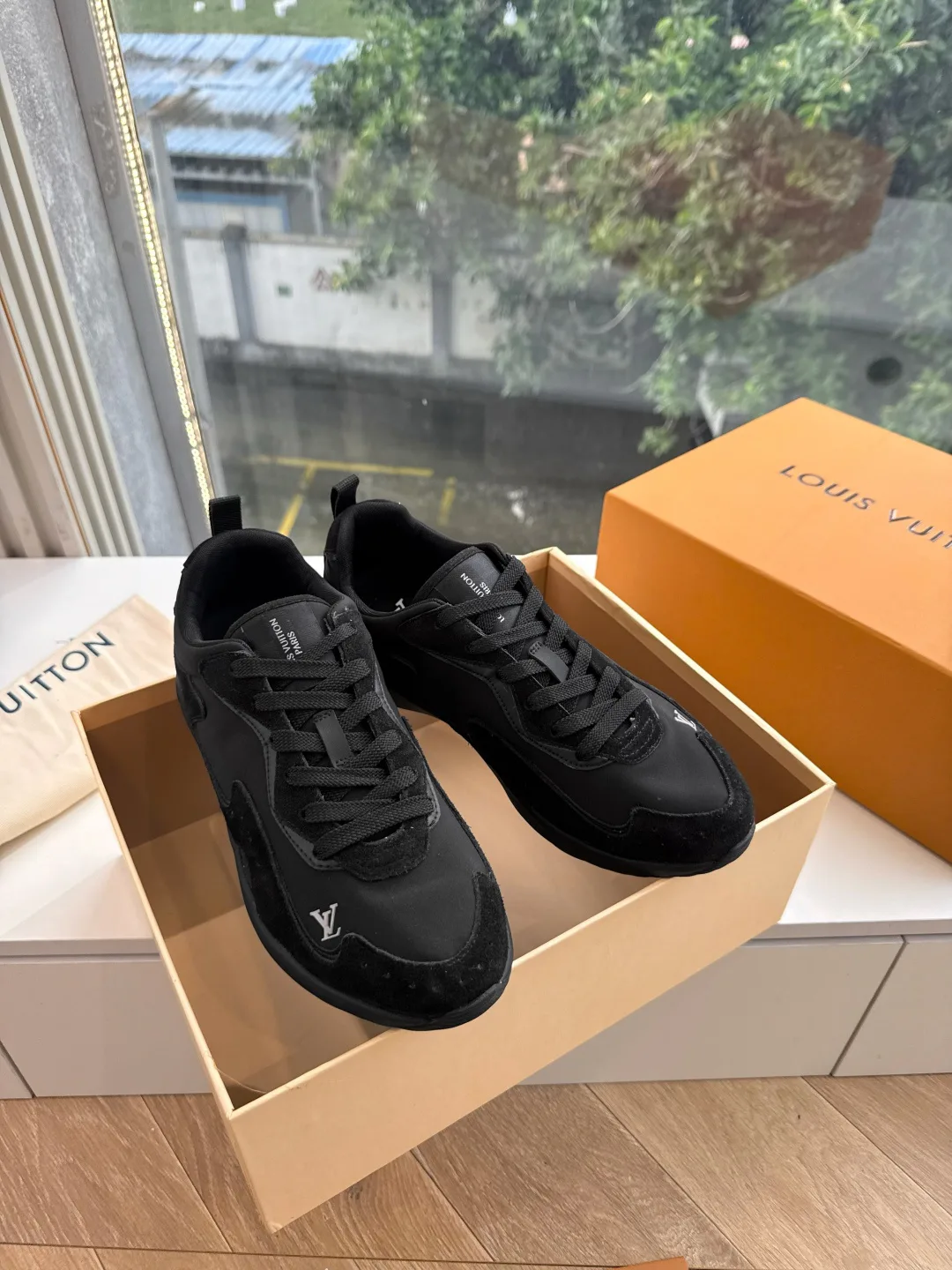 Women's Sneakers LOUIS VUITTON 18053501