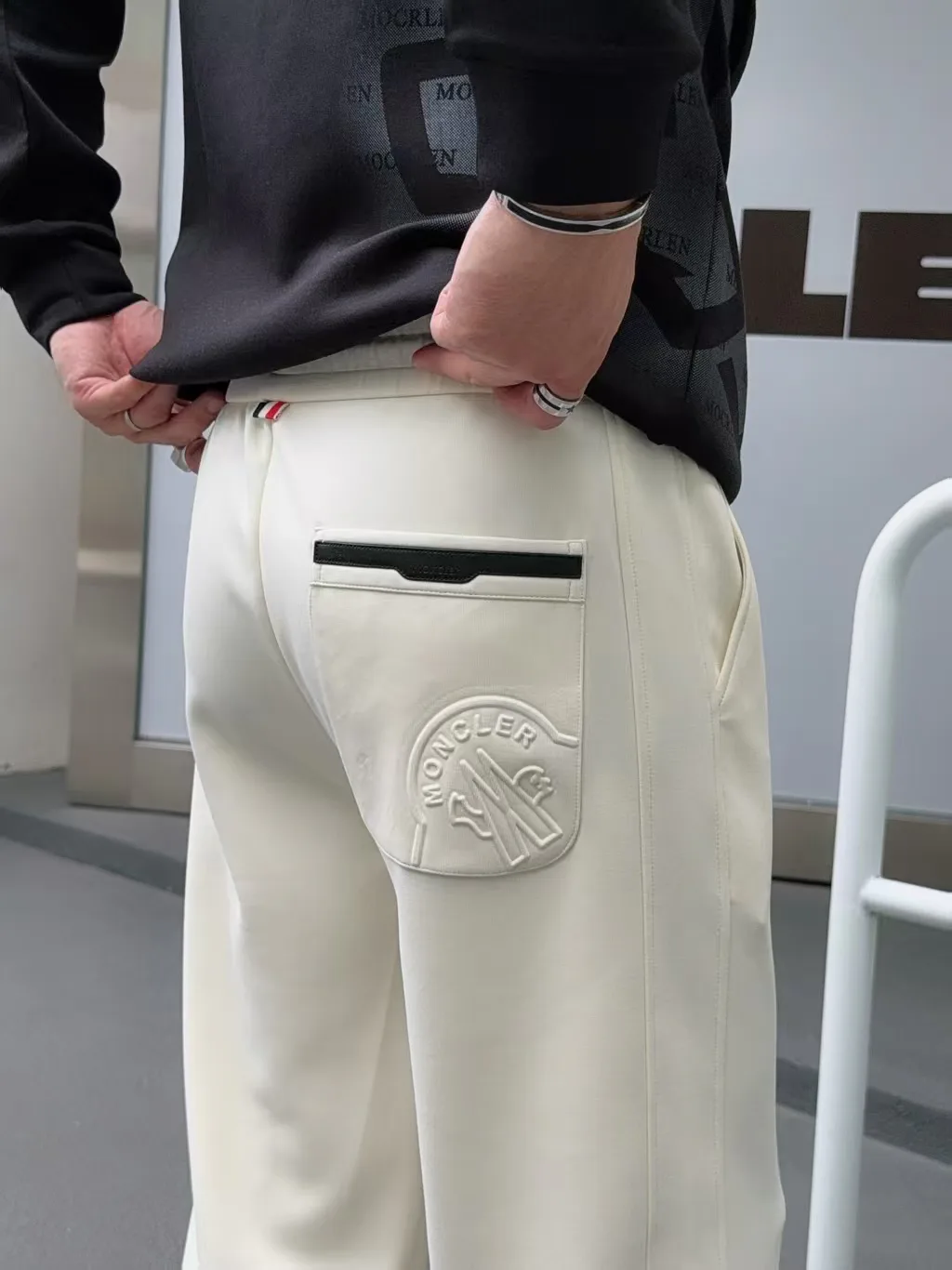 Women's Trousers MONCLER 18178327