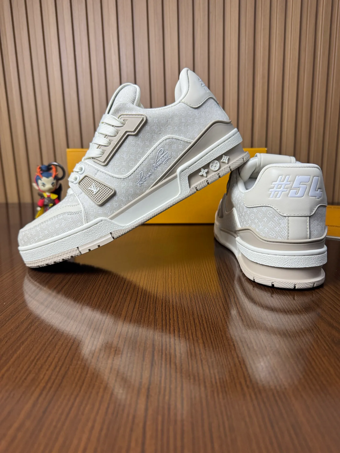 Women's Sneakers LOUIS VUITTON 18467452