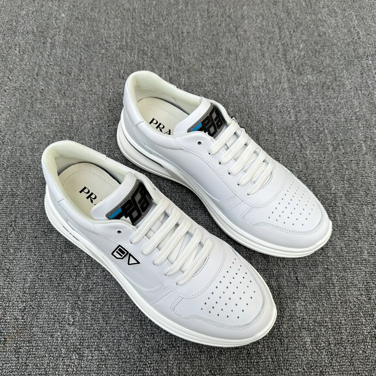 Men's Sneakers PRADA 18076338