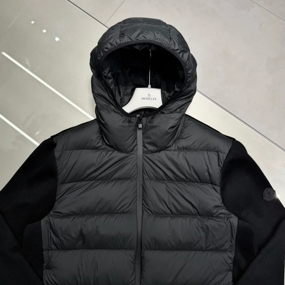 Women's Jackets And Down Jackets MONCLER 17296408
