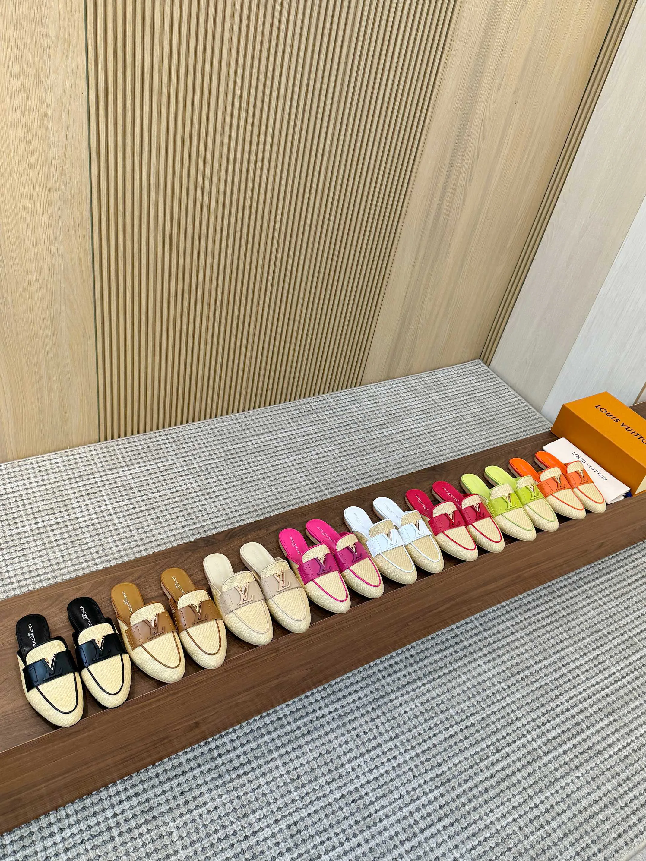 Women's Mules And Clogs LOUIS VUITTON 17578132