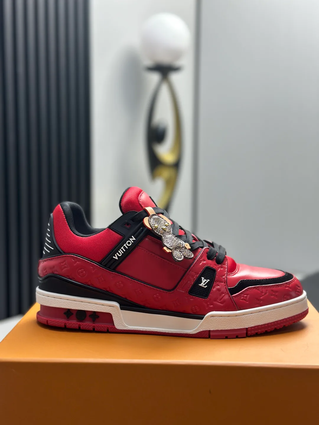 Women's Sneakers LOUIS VUITTON 18011576