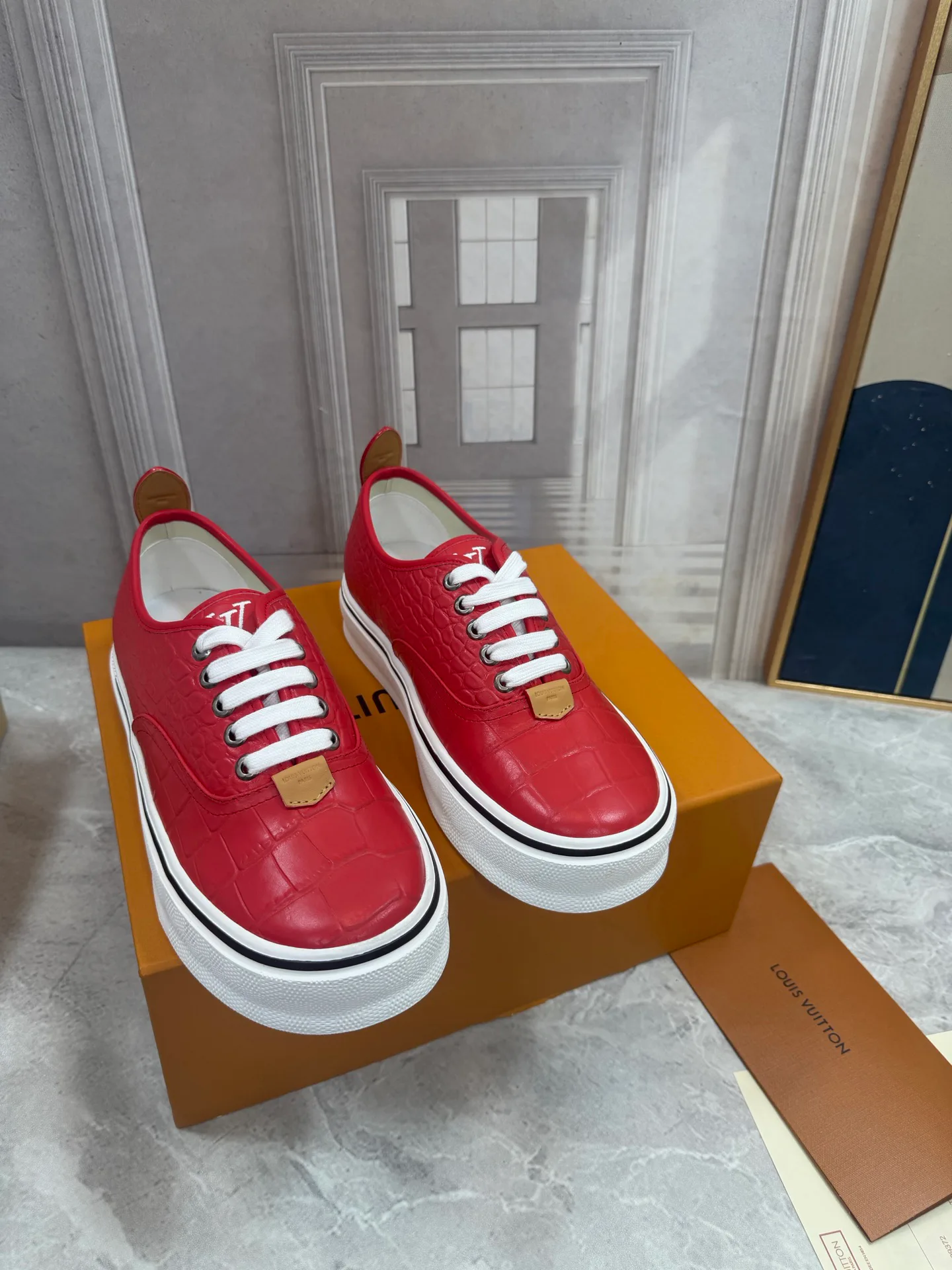 Women's Sneakers LOUIS VUITTON 18190054
