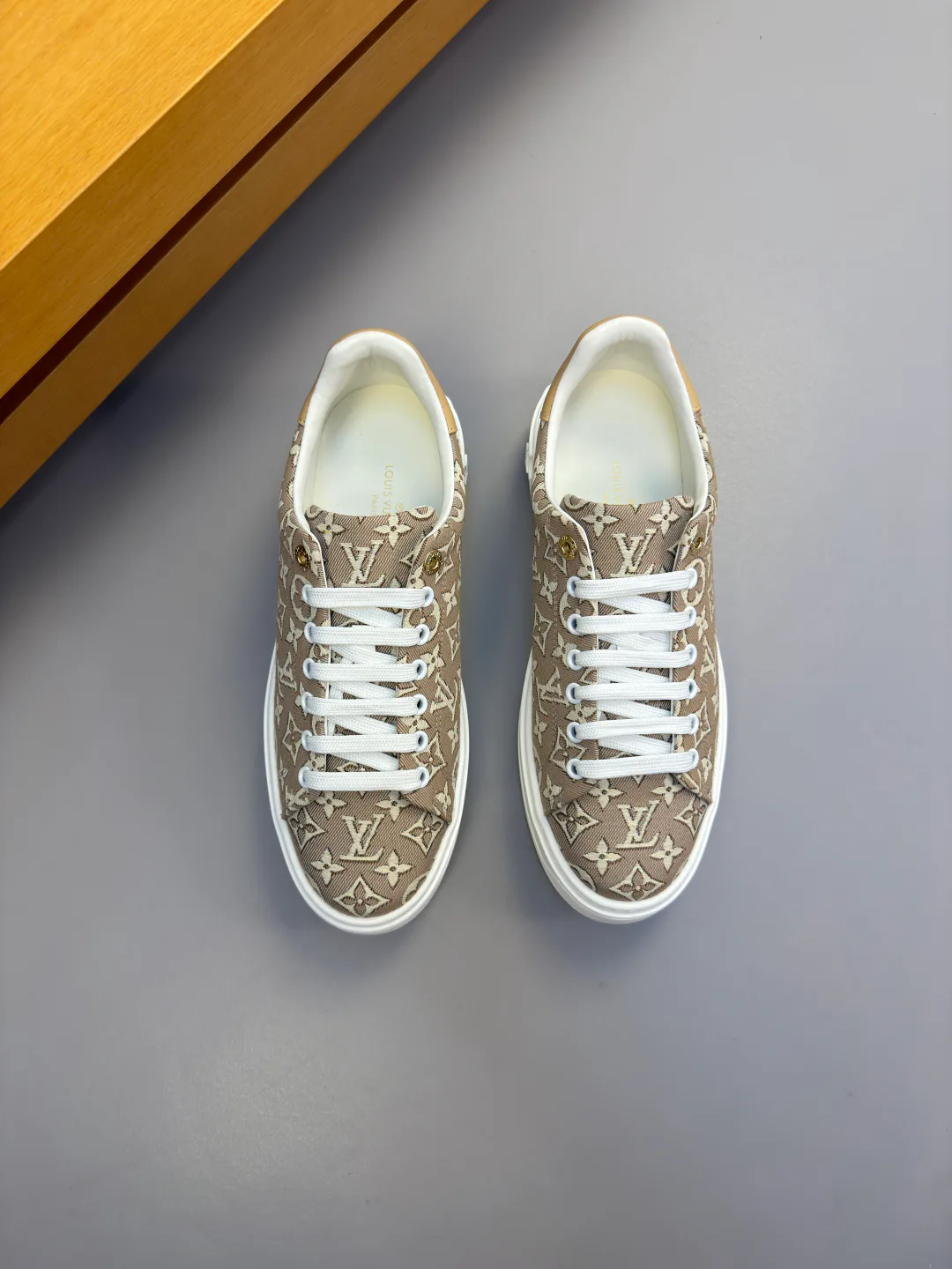 Women's Sneakers LOUIS VUITTON 17368526