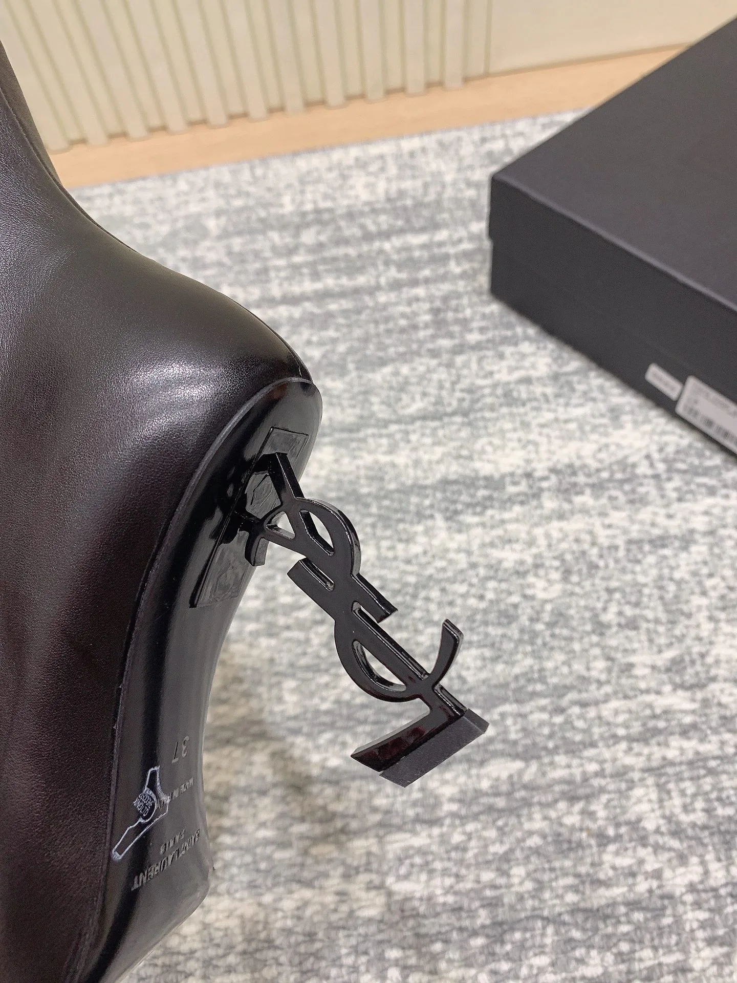Women's Booties SAINT LAURENT 18080430