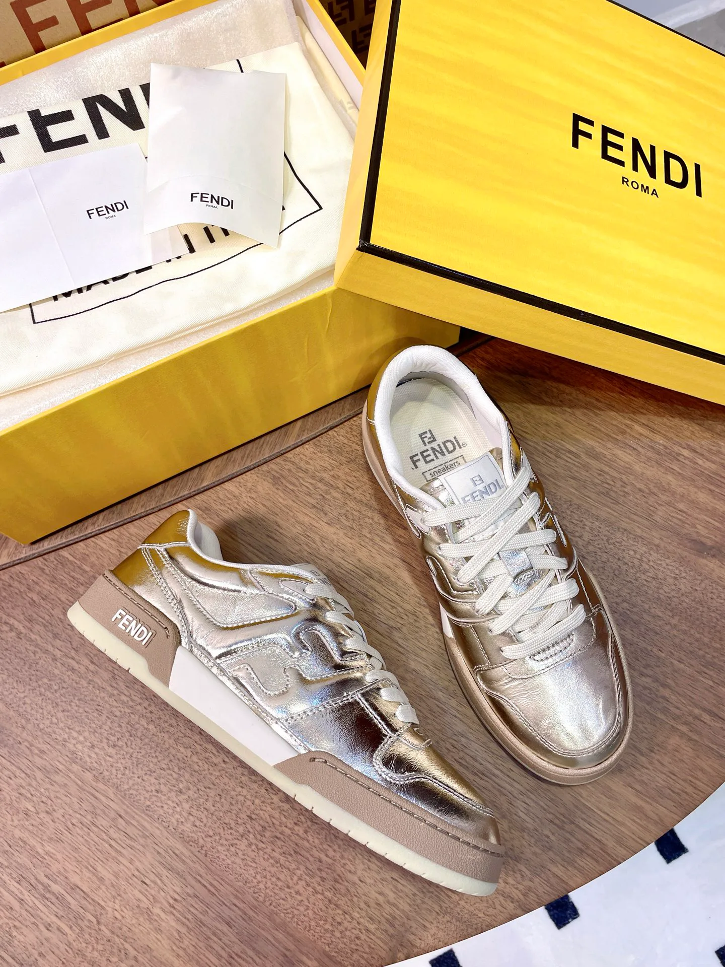 Women's Sneakers FENDI 17957327
