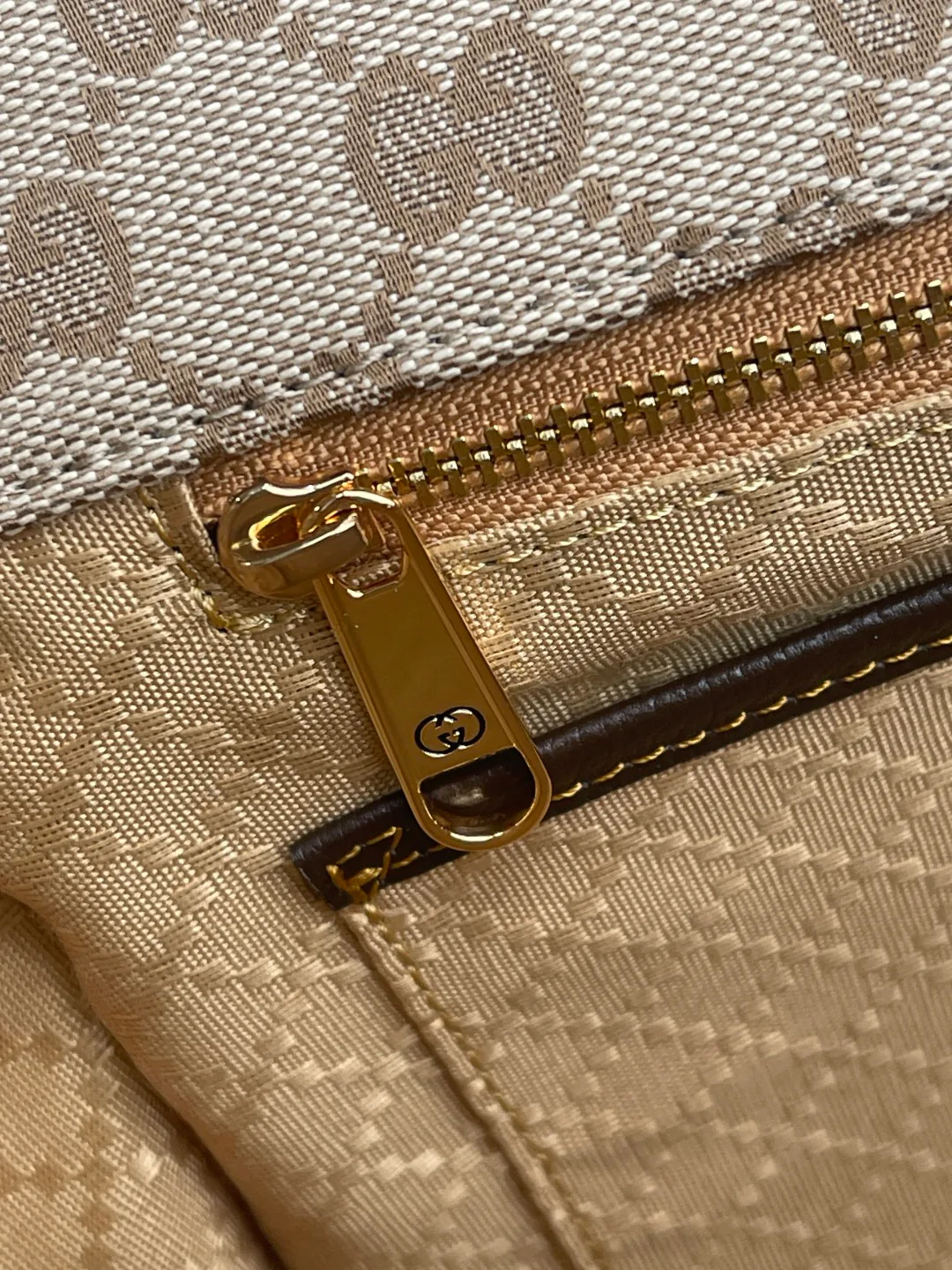 Классические Сумки Женские Gucci 18614577