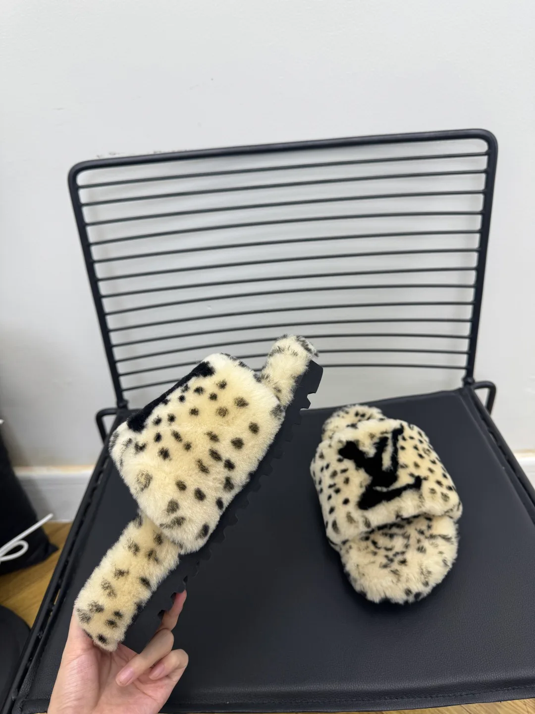 Women's Slippers LOUIS VUITTON 18366817