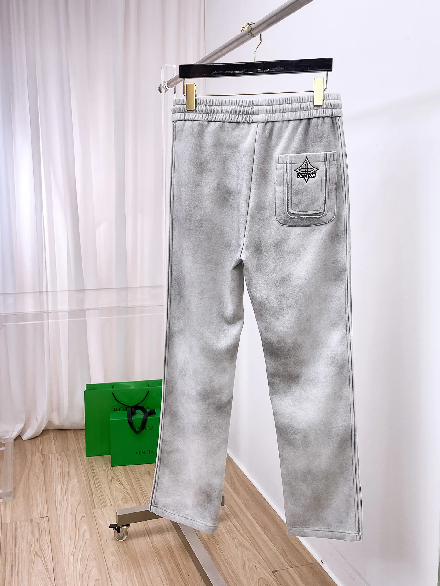 Men's Trousers LOUIS VUITTON 18399327