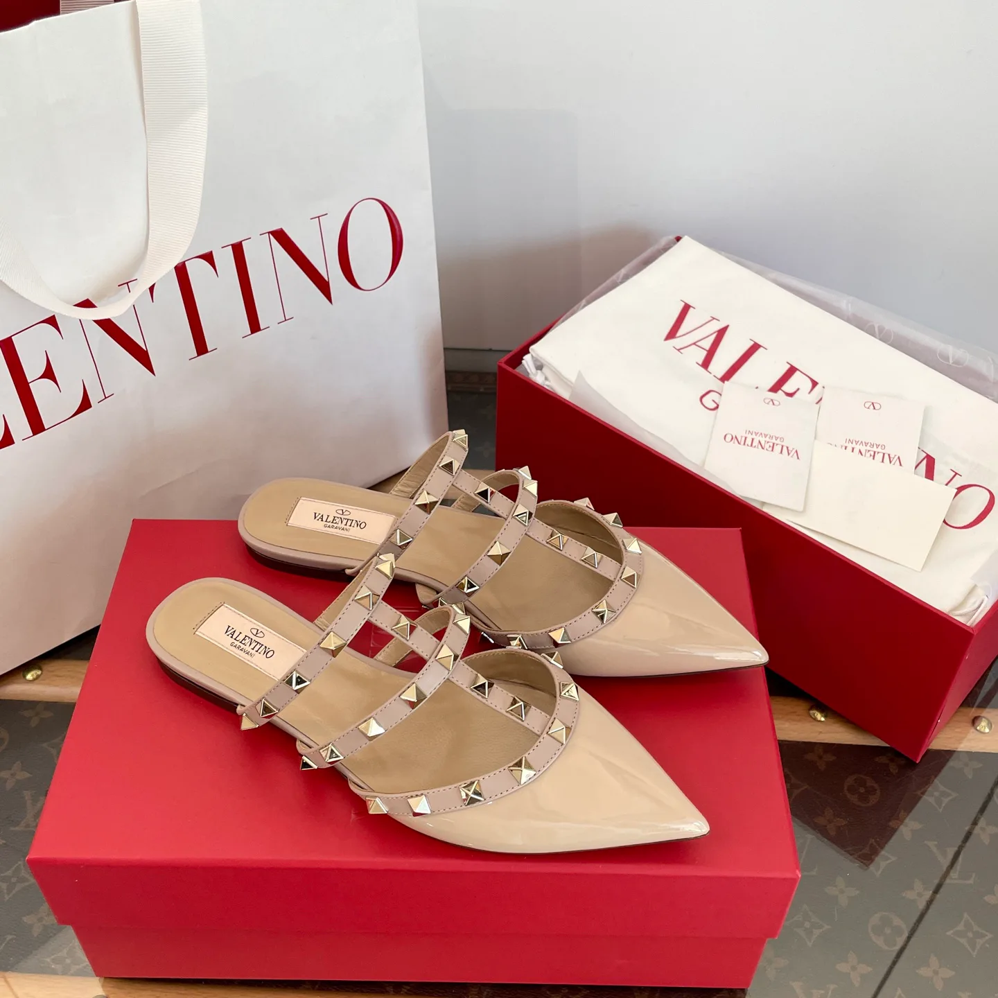 Women's Mules And Clogs VALENTINO 18133371