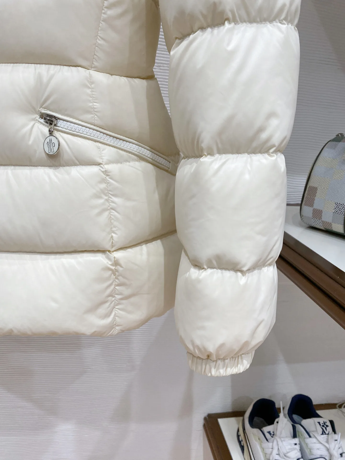 Women's Jackets And Down Jackets MONCLER 17896862
