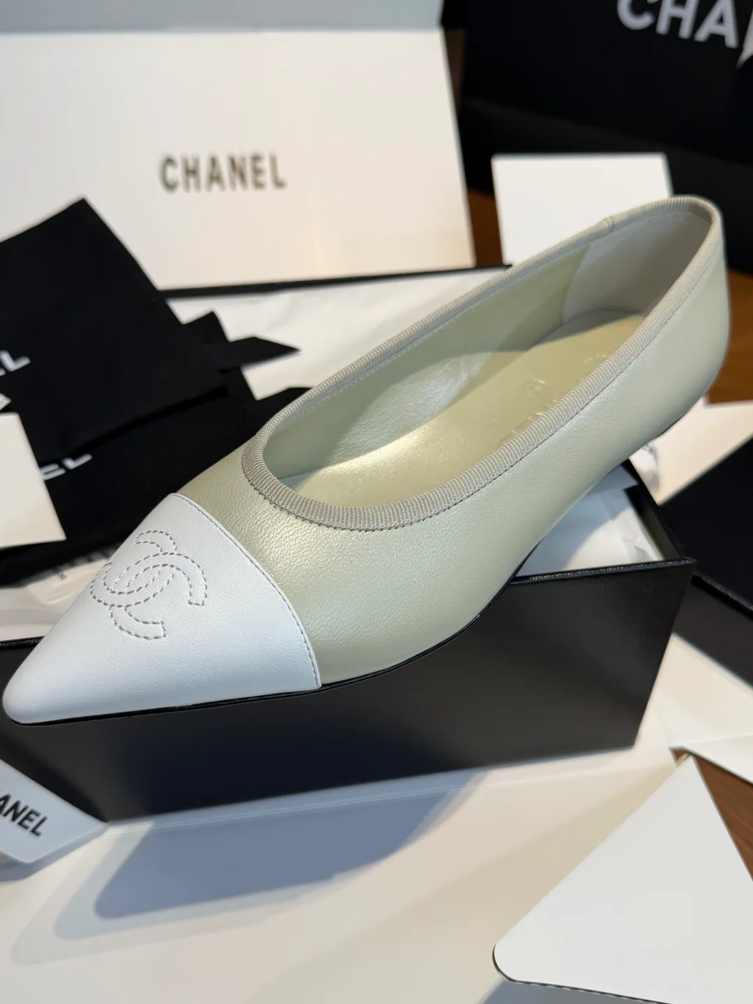Women's Ballet Flats CHANEL 17884158