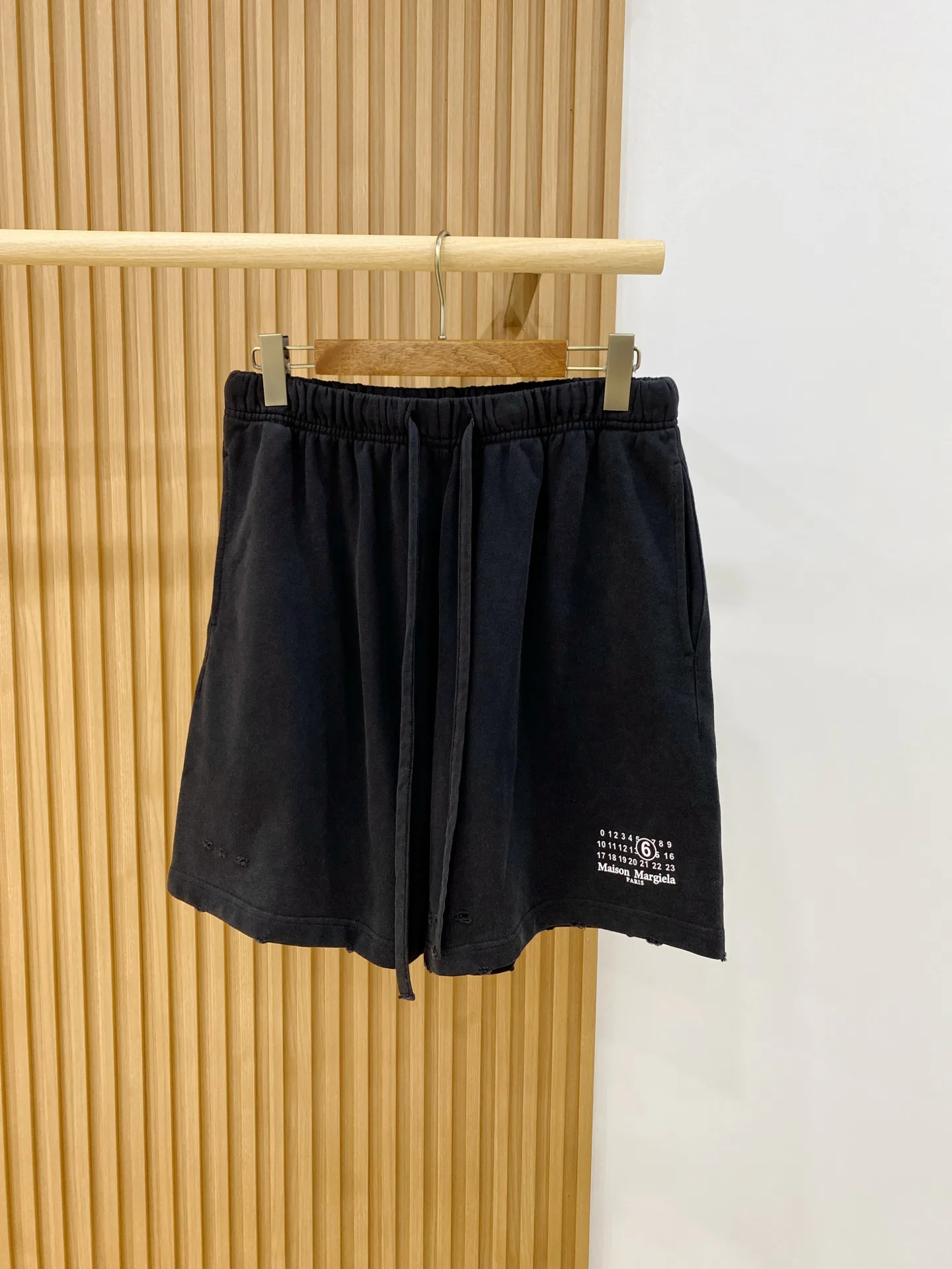 Men's Shorts MAISON MARGIELA 18246919