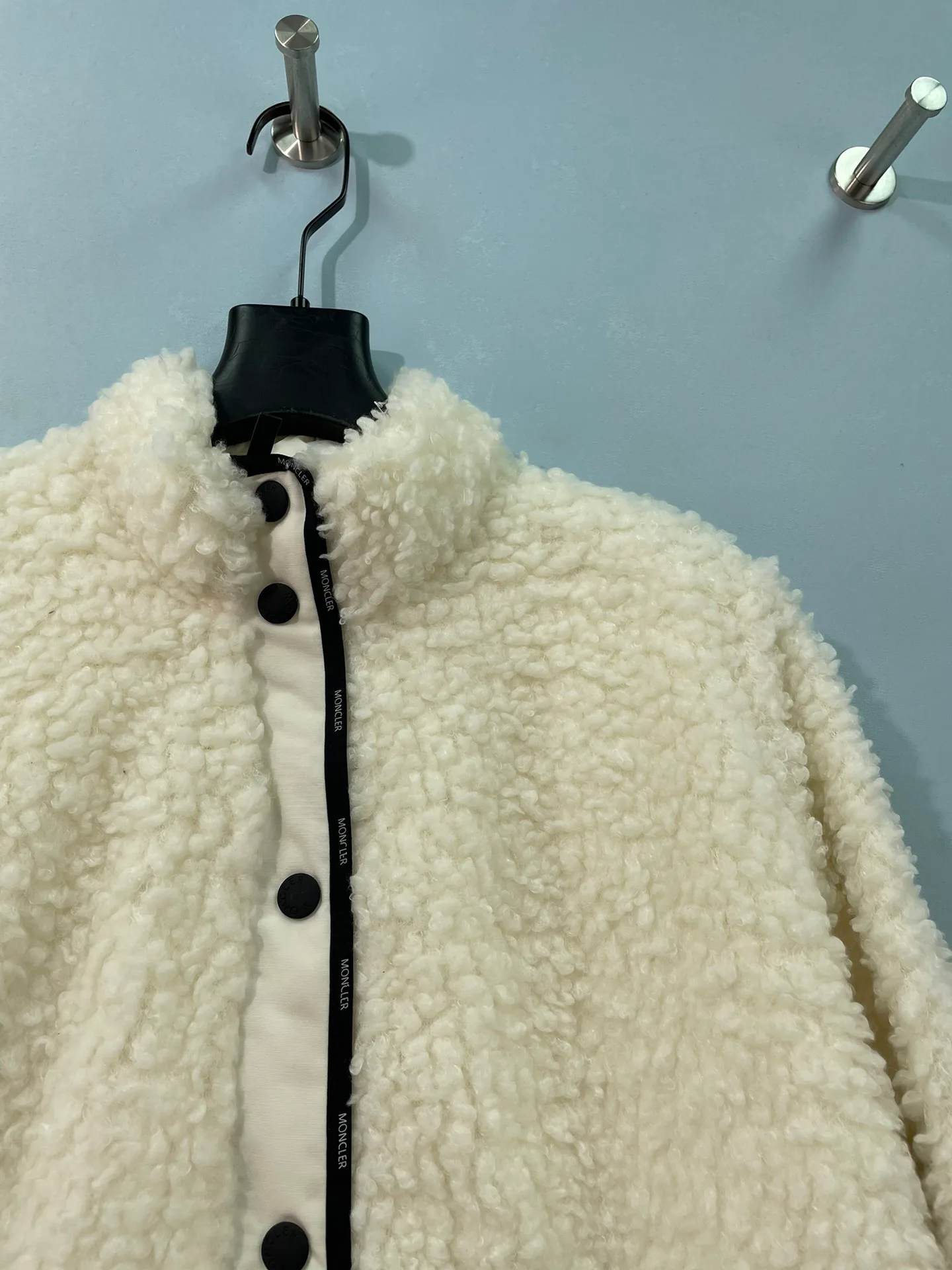 Women's Jackets And Down Jackets MONCLER 18308534