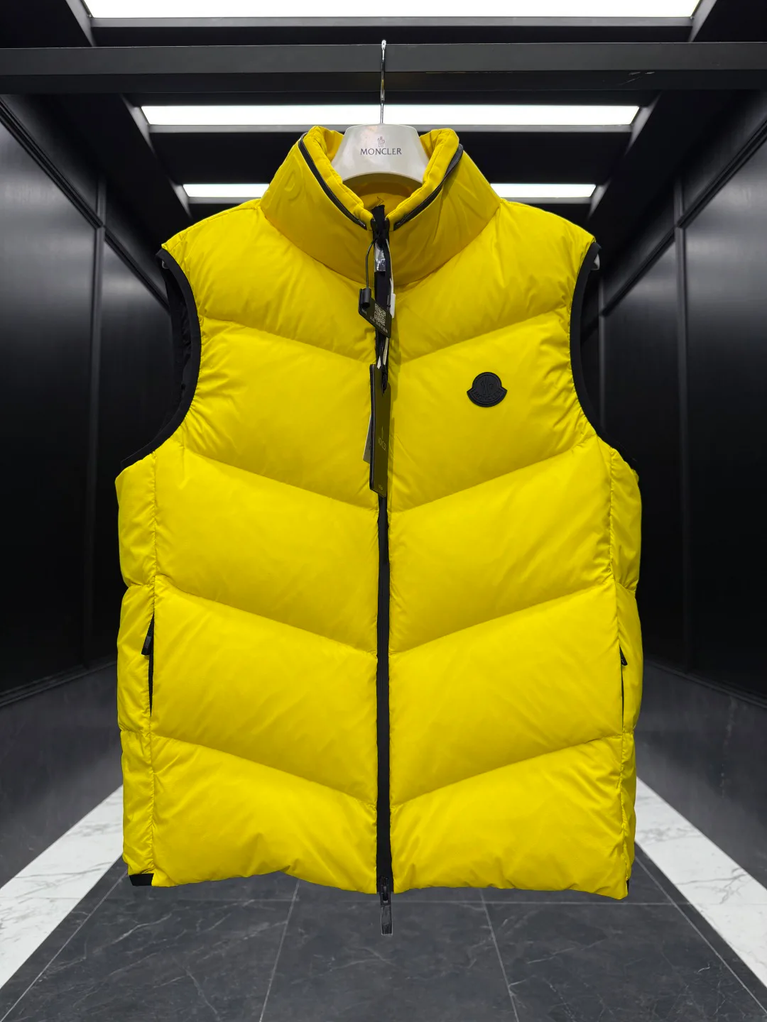 Men's Vests MONCLER 18007722