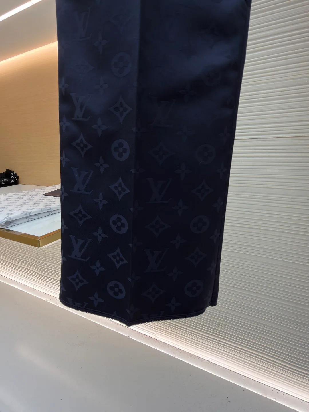 Men's Trousers LOUIS VUITTON 18260608