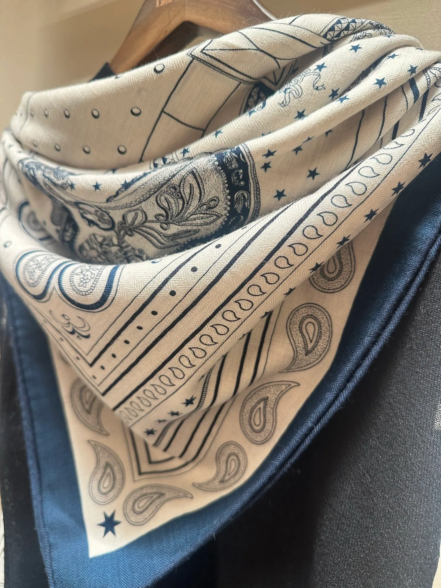 Silk Scarves HERMES 17991182