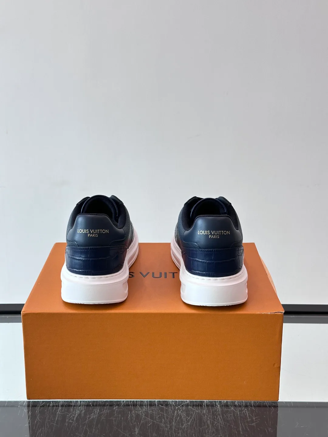 Women's Sneakers LOUIS VUITTON 18400577