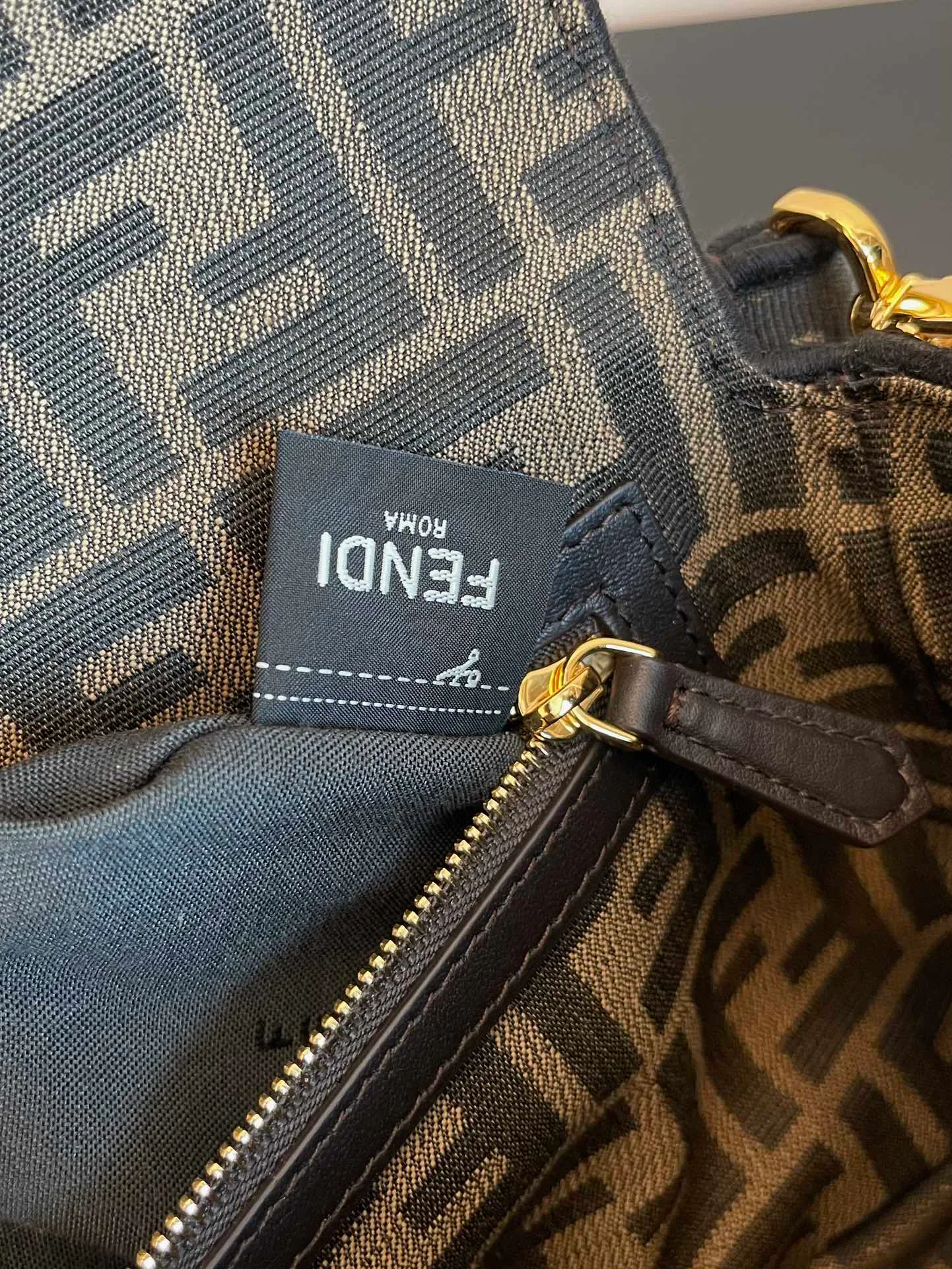 Women's Classic Handbags FENDI 17880627