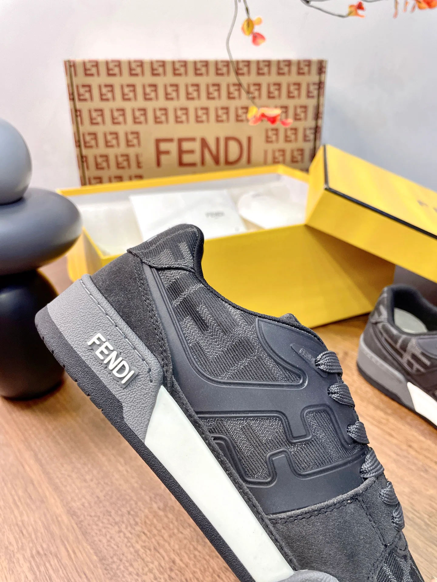 Women's Sneakers FENDI 17957367