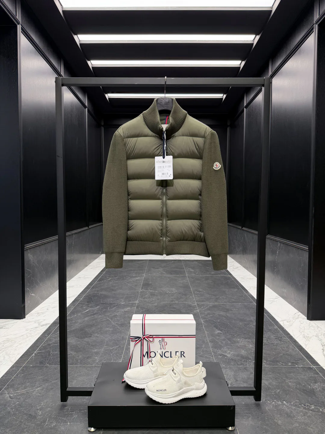 Men's Jackets And Down Jackets MONCLER 18416839