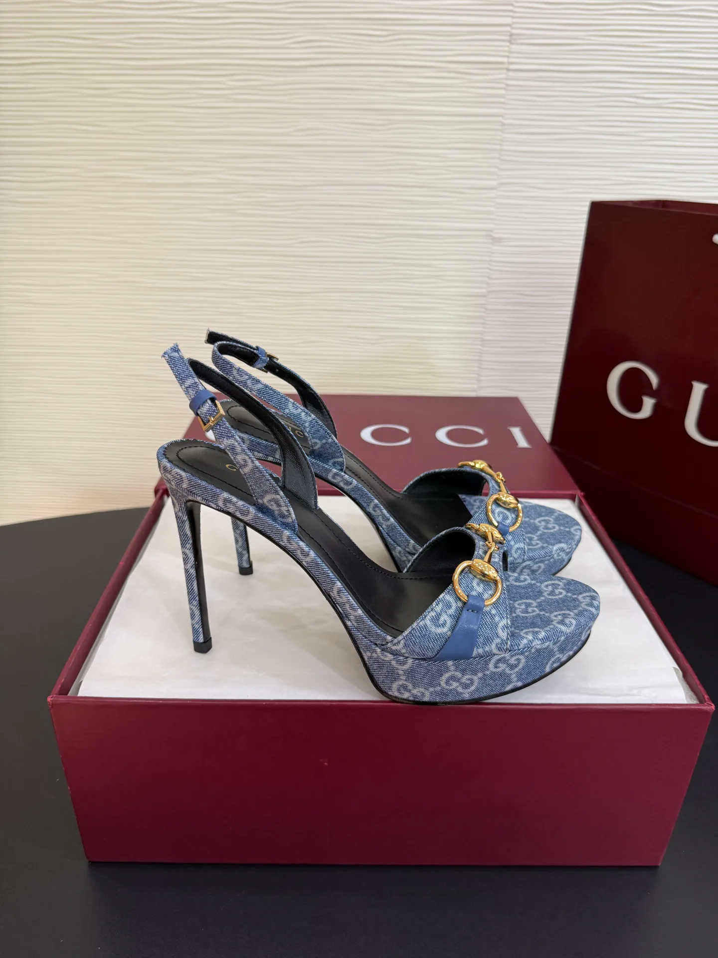 Women's Open-Toe Sandals GUCCI 18071180