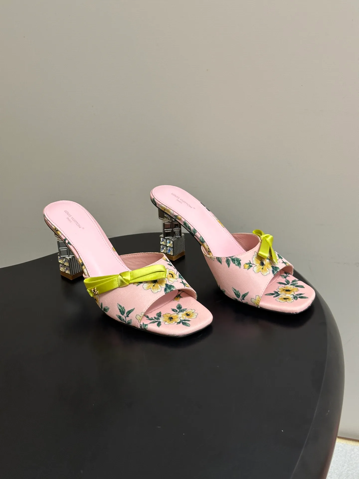 Women's Open-Toe Sandals LOUIS VUITTON 17768223