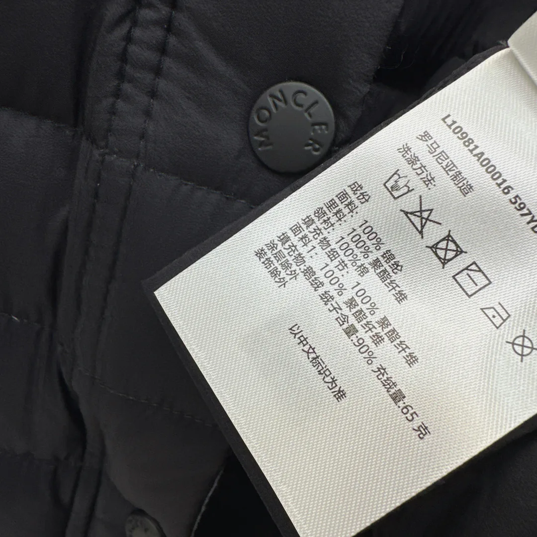 Women's Jackets And Down Jackets MONCLER 17899282