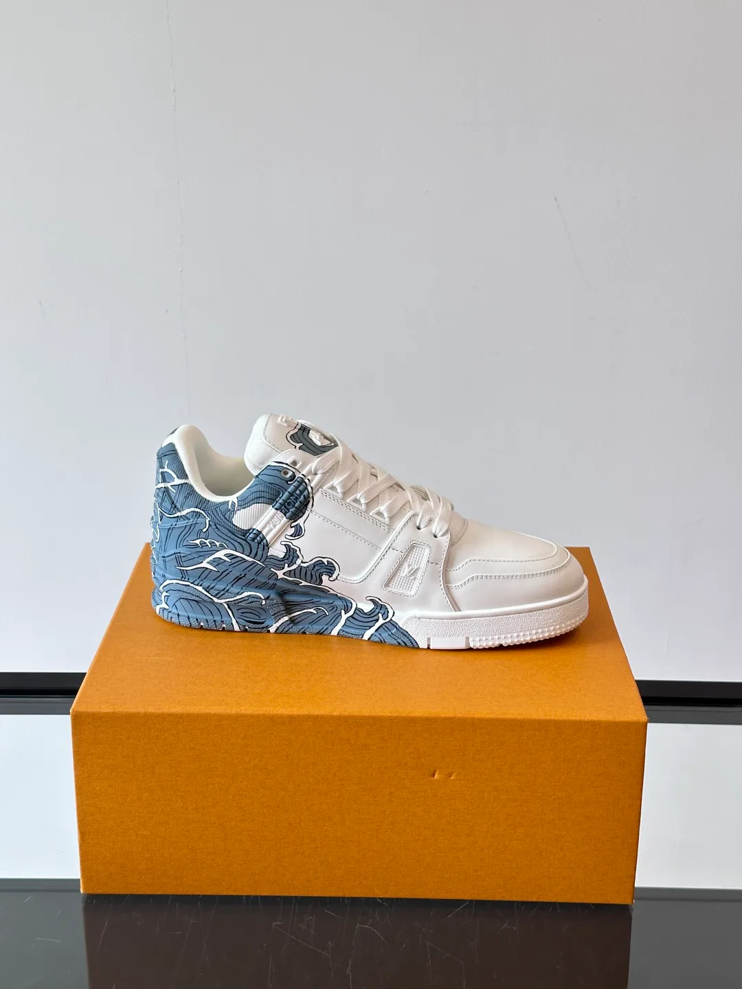 Women's Sneakers LOUIS VUITTON 18321751