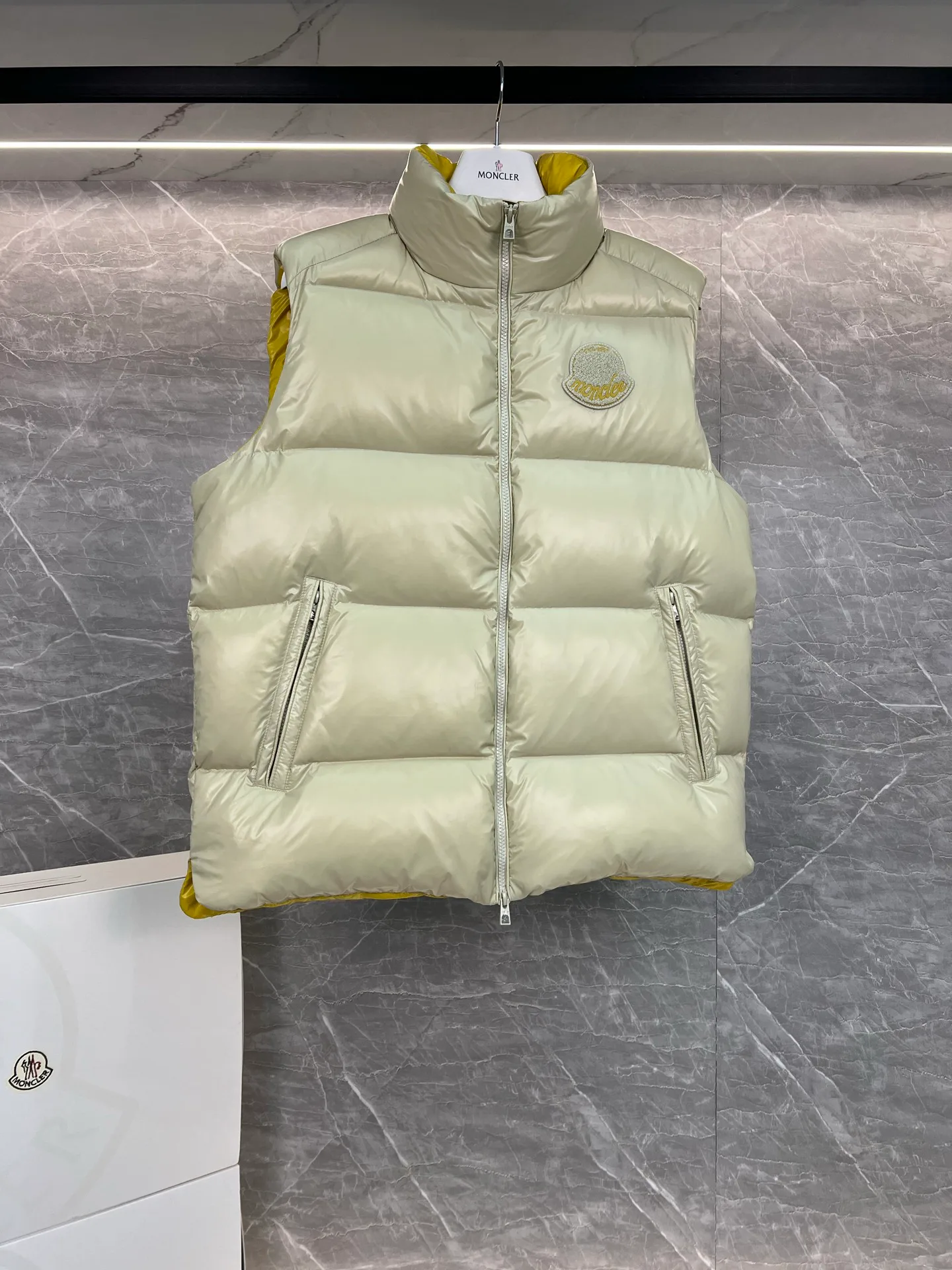 Жилеты Мужские Moncler 18599862