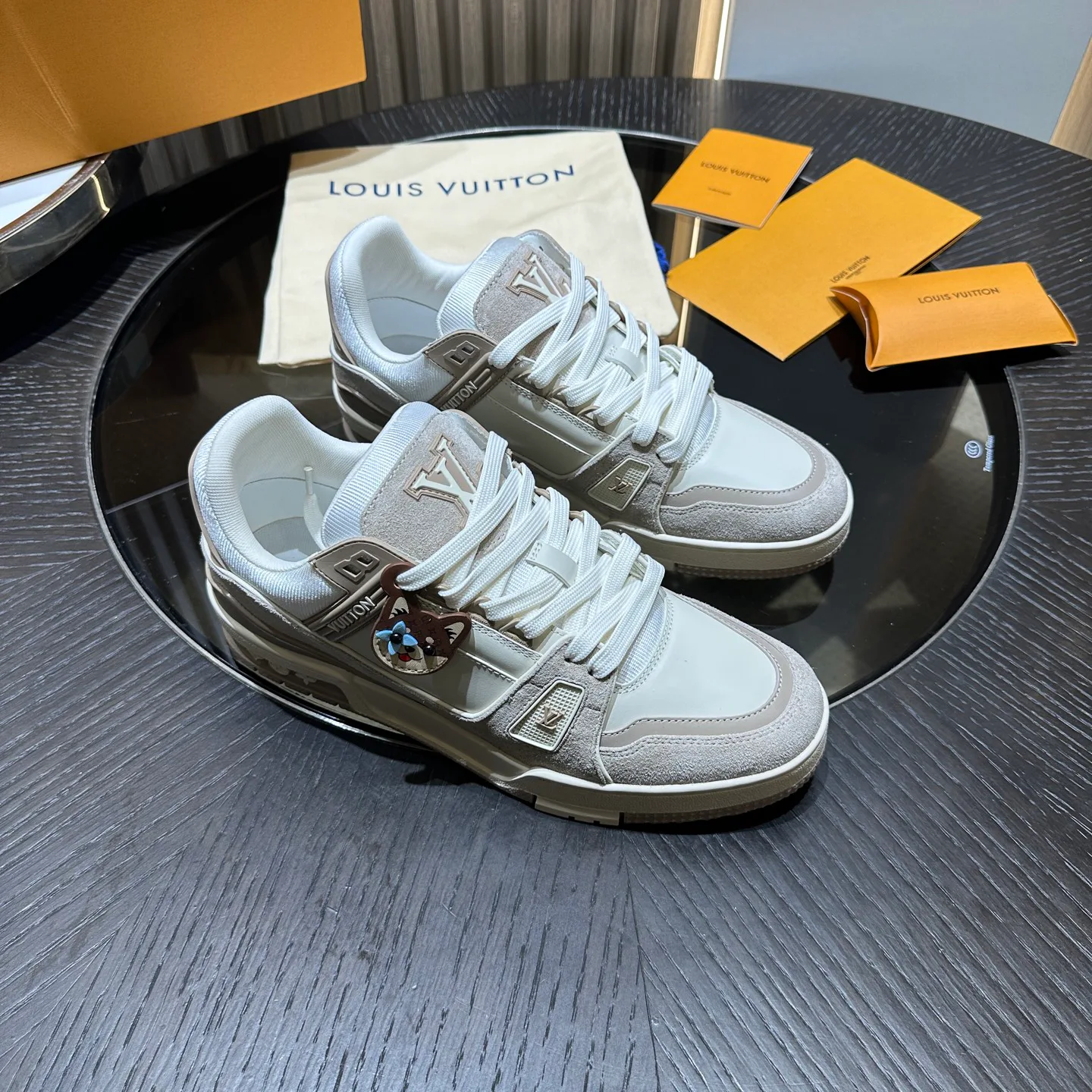 Men's Sneakers LOUIS VUITTON 18192393